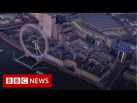 Deserted London landmarks seen from above - BBC News