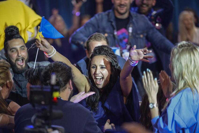 epa05306855 Ukraine's Jamala (C) reacts after winning the 61st annual Eurovision Song Contest (ESC) at the Ericsson Globe Arena in Stockholm, Sweden, 14 May 2016. There were 26 finalists from as many countries competing in the grand final.  EPA/MAJA SUSLIN SWEDEN OUT