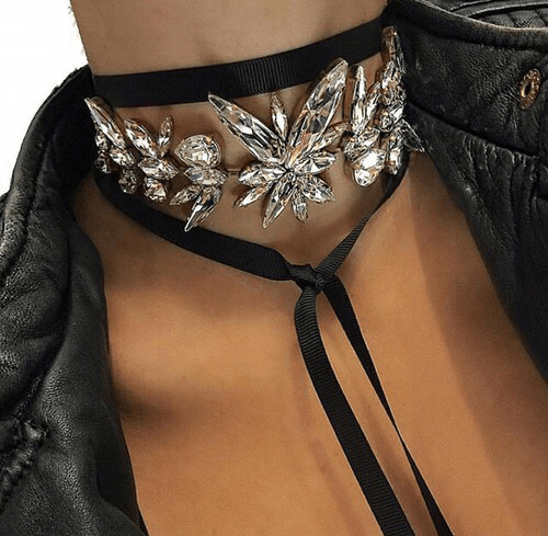 chocker-necklace